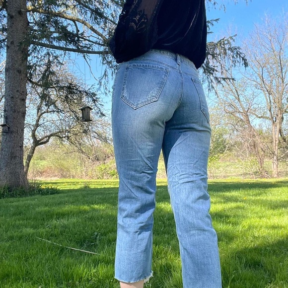 Distressed Empyre Jeans - Picture 2 of 3